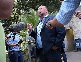 چرا محاکمه الکس جونز مانع از انتشار دروغ نمی شود؟