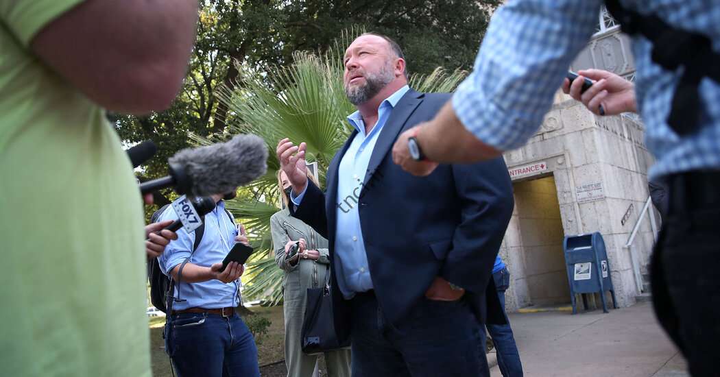 چرا محاکمه الکس جونز مانع از انتشار دروغ نمی شود؟