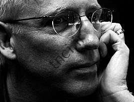 نظر |  کاریکاتوریست «دیلبرت» و دوام تفکر پرواز سفید